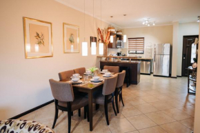 Cozy Townhome at Gold Coast